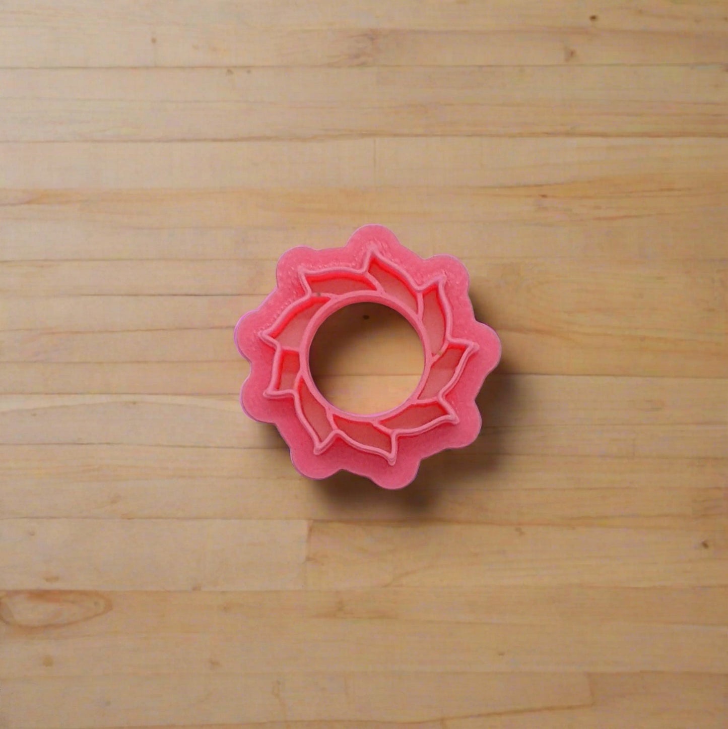 Twirling Sun Star Cookie Cutter: Versatile Tool for Cookies, Ceramics, Pottery, Fondant, and More