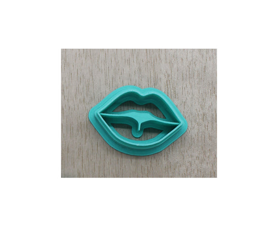 Pouting Diva Lips Cutter